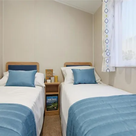 Cayton Bay Kestrel40 Σκάρμπορο