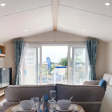 Cayton Bay Kestrel40